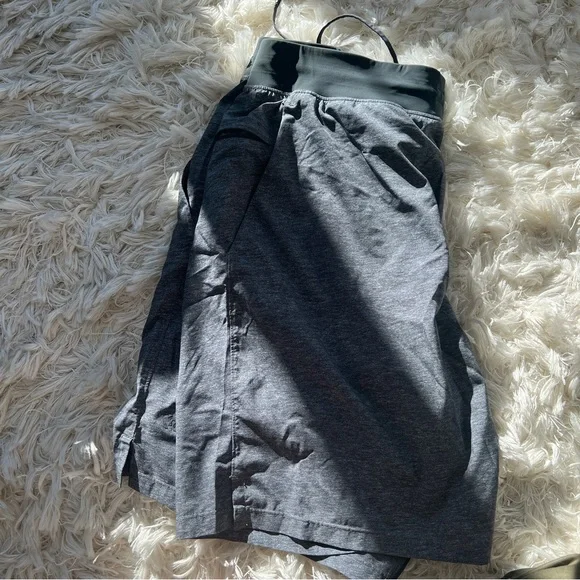 Lululemon Men’s 10” Athletic Shorts - Picture 6 of 6